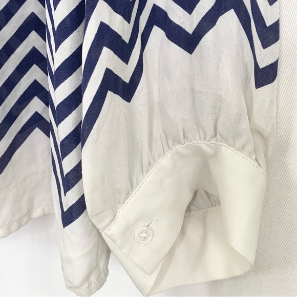 JOIE Womens Silk Blouse Size Small
Cream w/ a Navy Blue Chevron Stripe - Picture 4 of 6